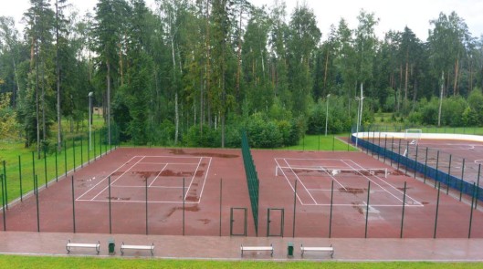 Теннисный корт